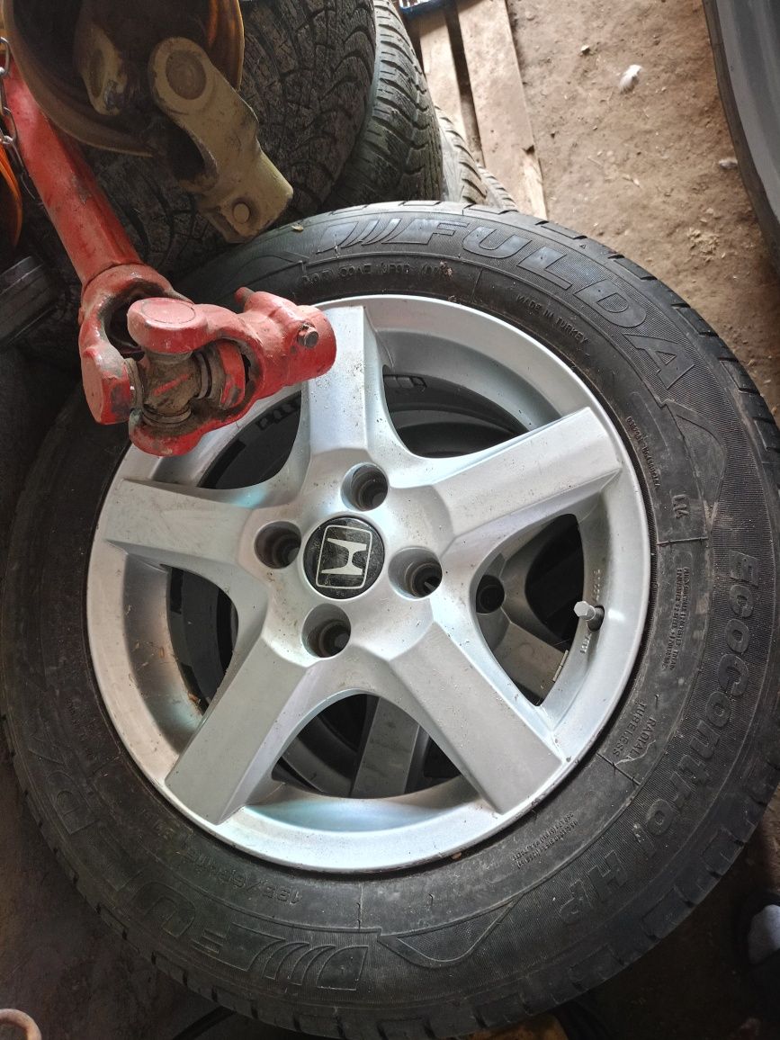 Felgi aluminiowe Honda R15 z oponami jak nowe