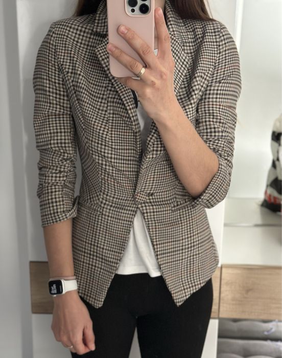 Стильний піджак в клітинку