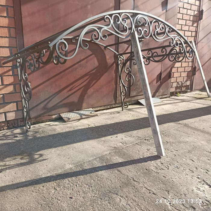 Ковані вироби лавки з спинкою,без спинки , боковини  столів та лолавок