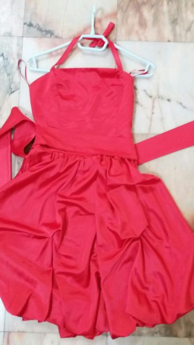 Vestido cerimónia em cetim vermelho