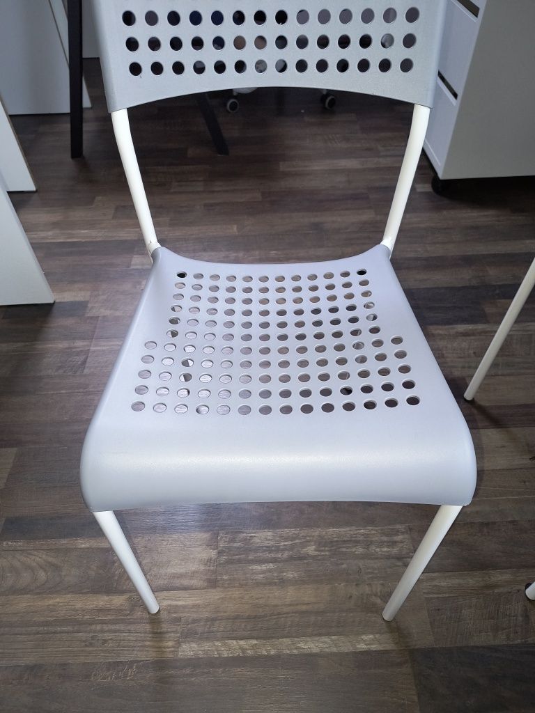 Krzesełka plastikowe