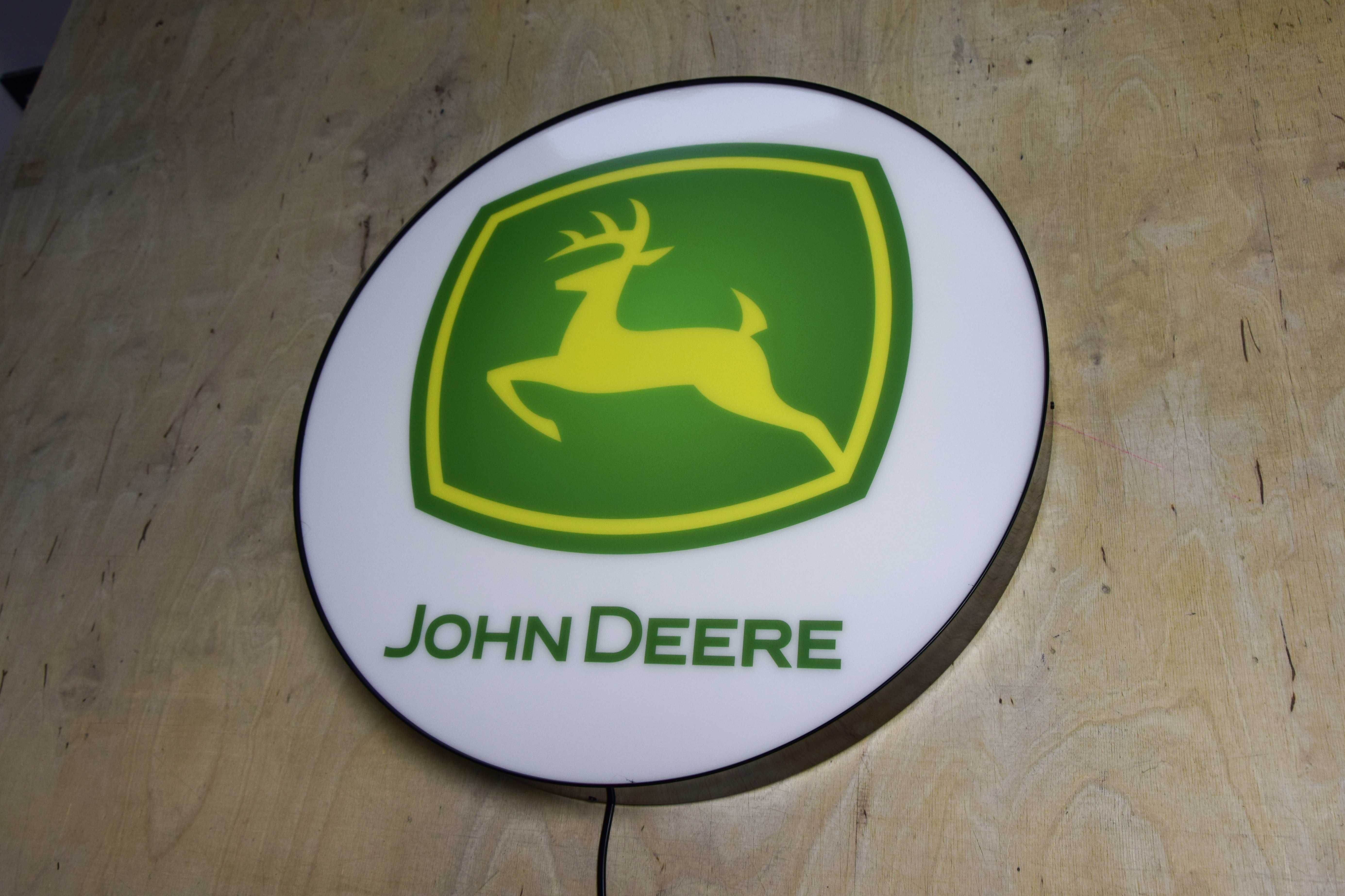 Podświetlana reklama JOHN DEERE, Logo świecące na ściane, PRODUCENT