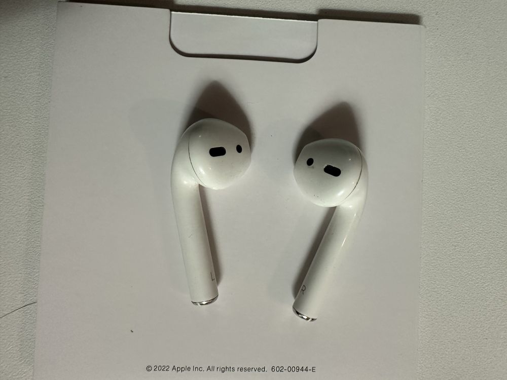 Airpods with wireless charging case оригінал