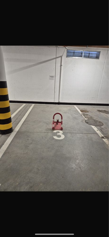 Miejsce Parking. w garażu podz. ul. Stawowa 57 bądź 59 i Tęczowa