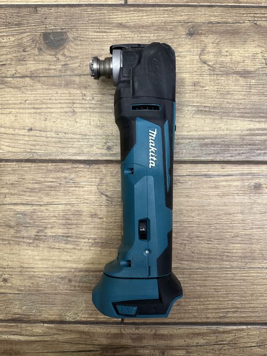Urządzenie wielofunkcyjne multitool szlifierka Makita DTM51 - 2023r.