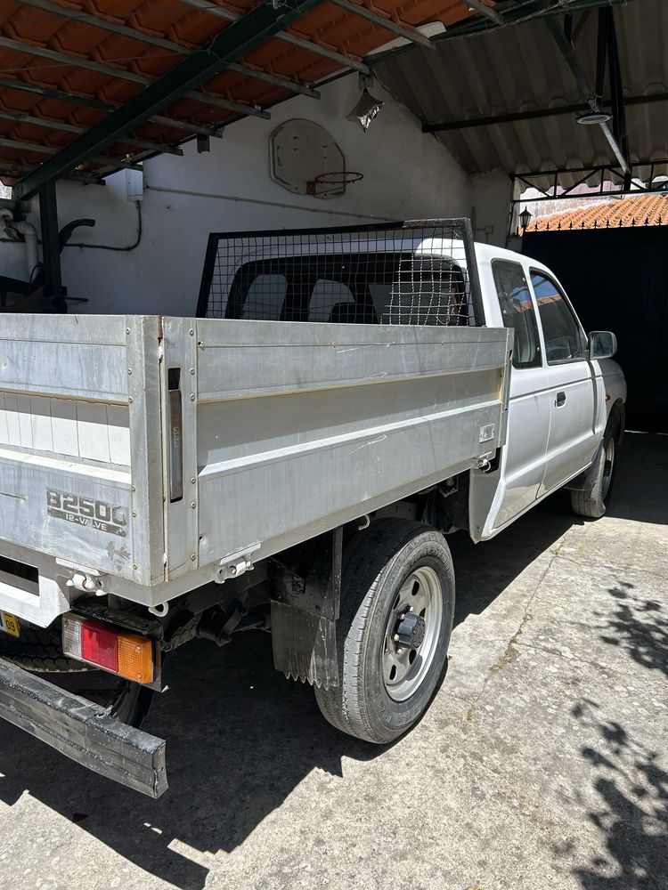 Vendo carrinha Mazda 4x4