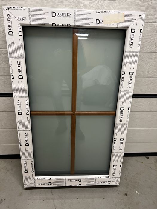 Okno Fix  parapety alu.