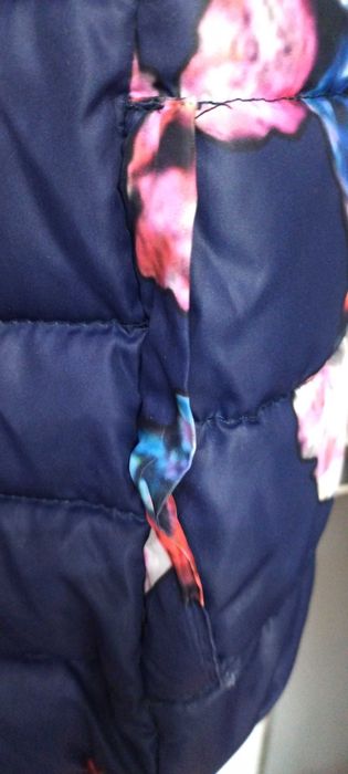 Kurtka puchowa granatowa.