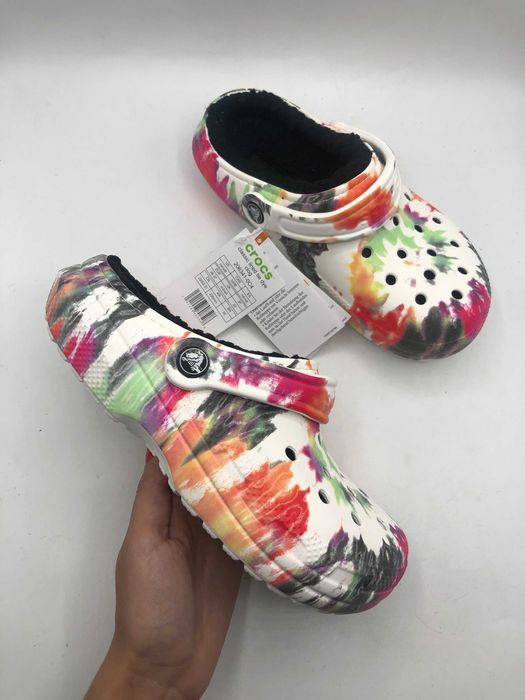 Утеплені крокси crocs classic lined tie dye clogs (206341-0с4)
