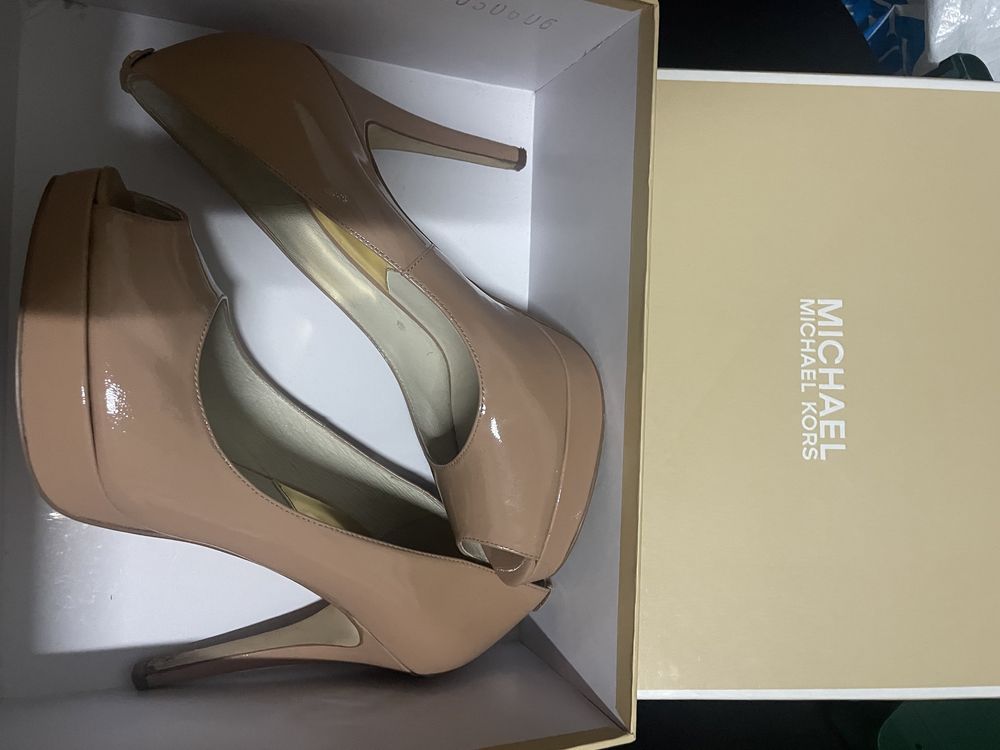 Sapatos saltos altos Michael Kors