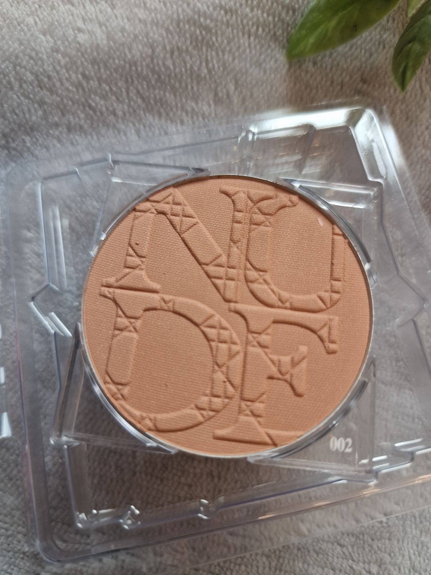 Bronzer Dior nude Kolor 002 ze złotymi drobinkami