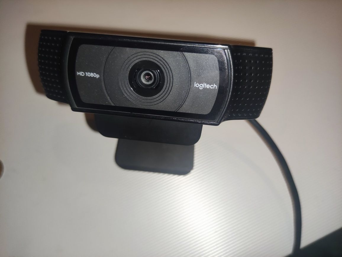 Web cam Logitech c920 + tripé