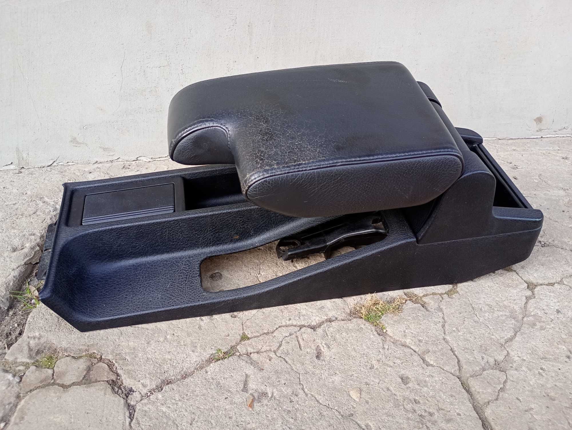 Tunel pod podłokietnik BMW E36 Cabrio (wersja pod cupholder/telefon)