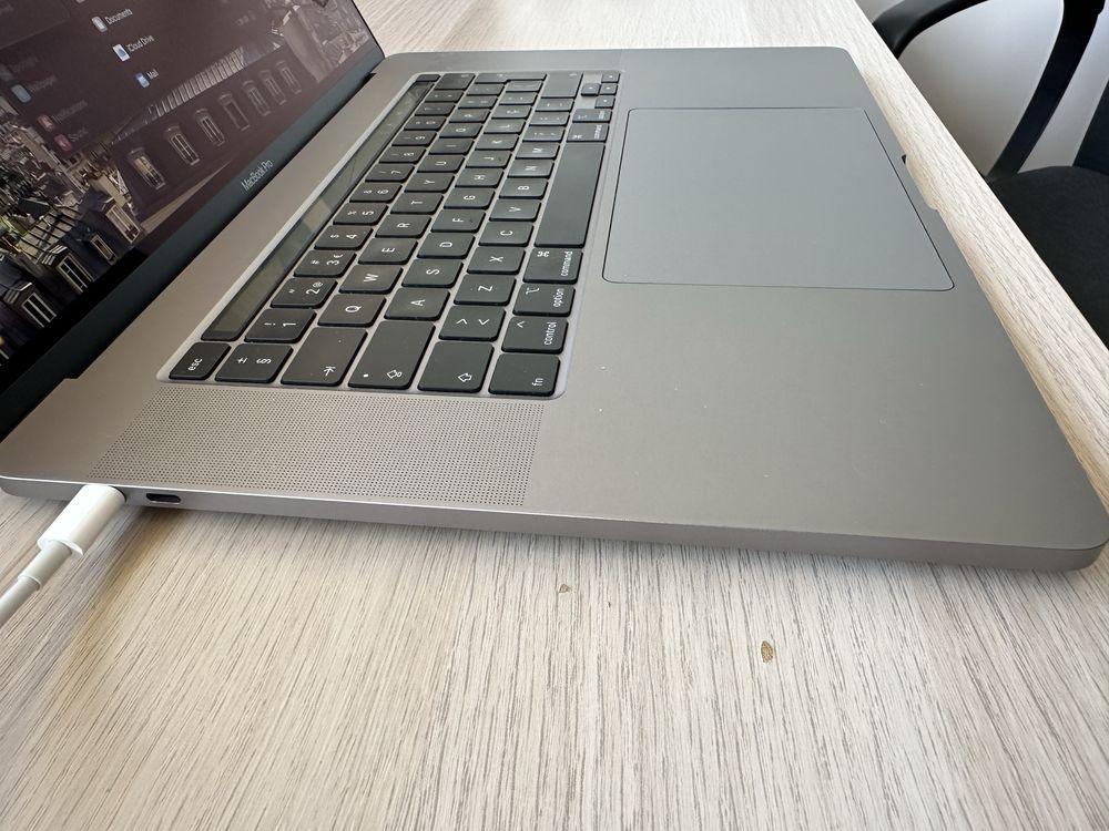 Macbook Pro 16 - 16GB RAM - SSD 1 TB - AMD Radeon Pro 5500M
