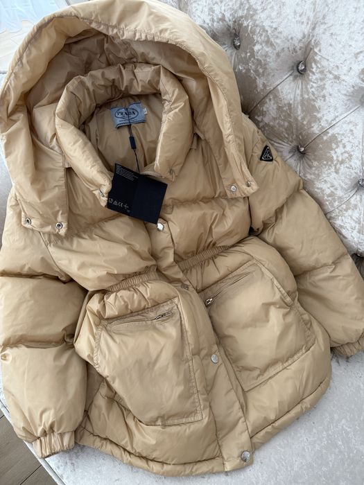 Жіноча бежева куртка з капюшоном бренд sml