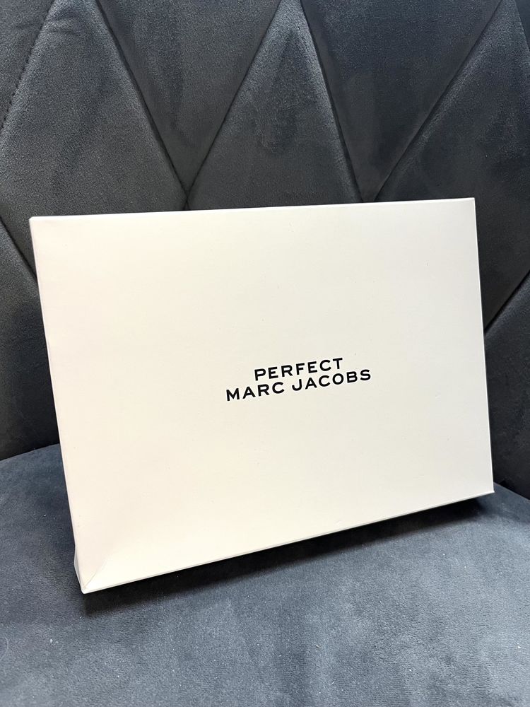 Marc Jacobs białe papierowe pudełko zakupowe karton
