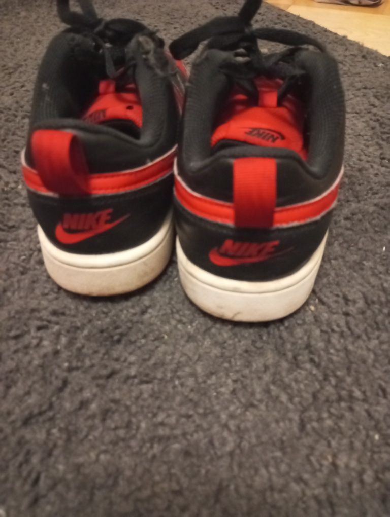 Nike borough czerwone 39.5
