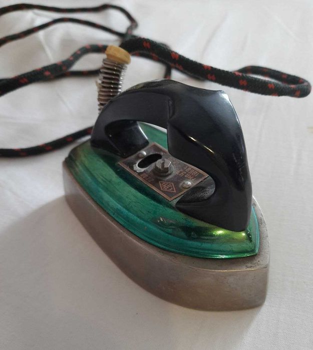 Мини-утюг дорожный 1969 года