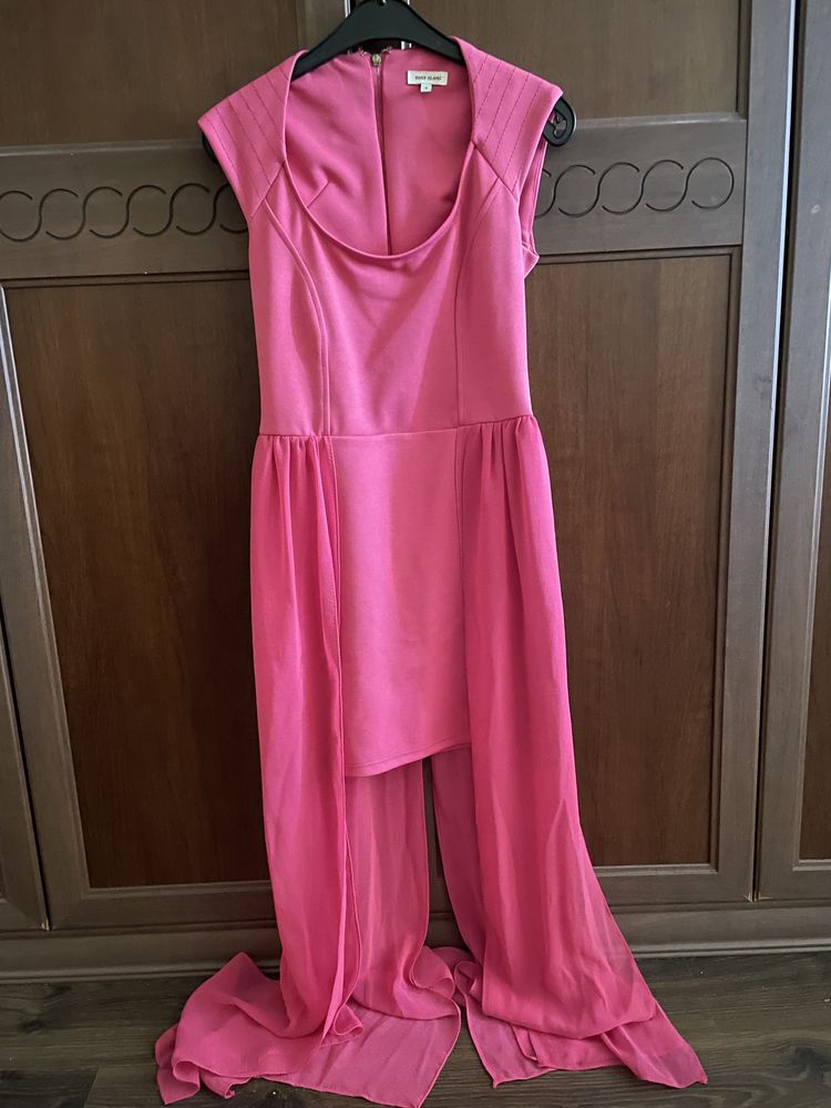 Розовое платье River Island