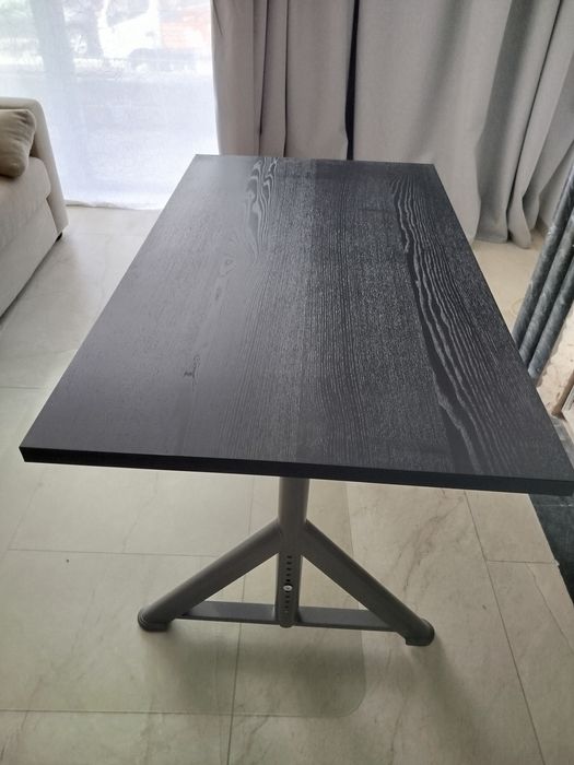 Secretária preta IKEA