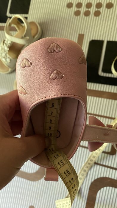 Капчики, туфульки, пінетки, босоніжки на один рік, перше взуття