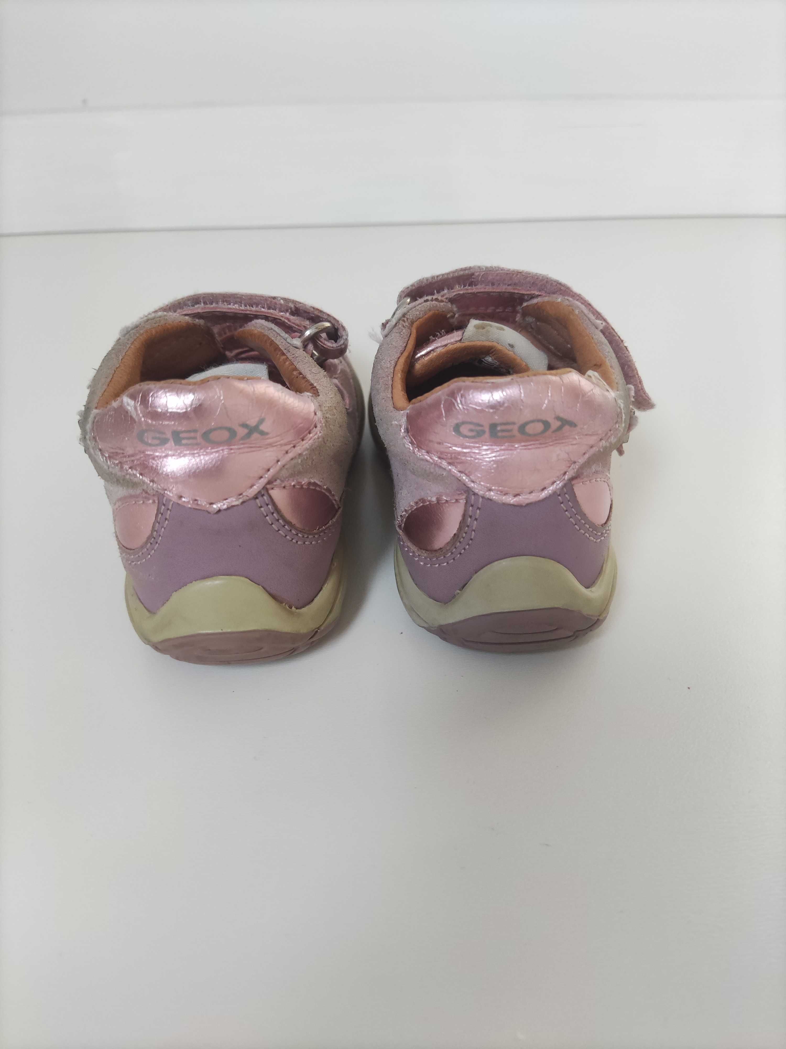 Sapatilhas e sapatos criança