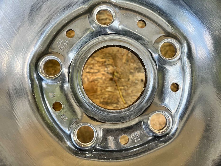 Audi A3 8V Felgi stalowe 16 16x6,5J ET46 + Kołpaki + czujniki TPMS kpl