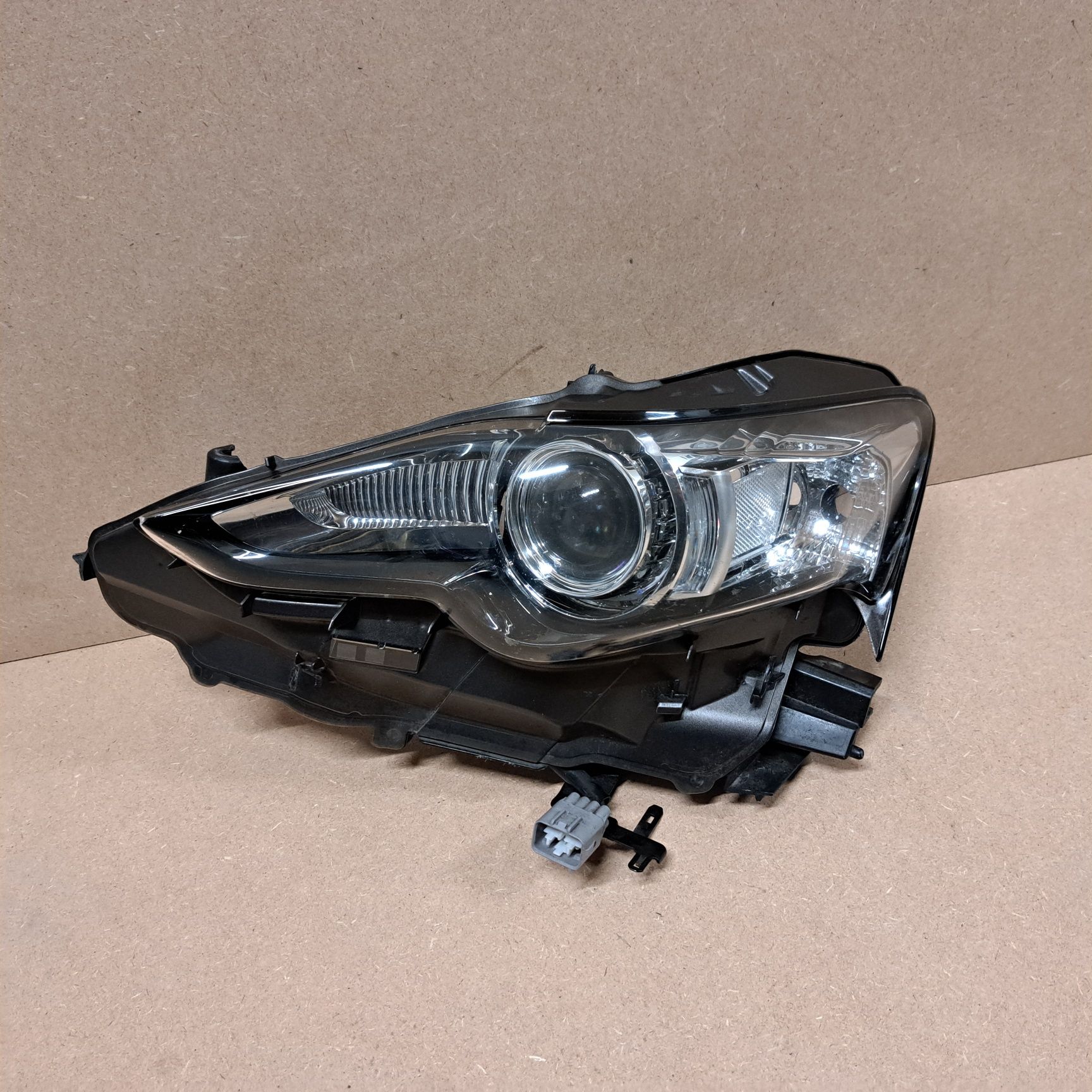 Lampa reflektor xenon ksenon lexus IS LEWY EUROPA