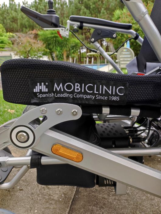 Cadeira de rodas elétrica MOBICLINIC TROYA — Sem uso e com garantia!