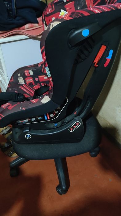 Авто крісло від 2 до10 років у гарному стані .Усі деталі по телефону .