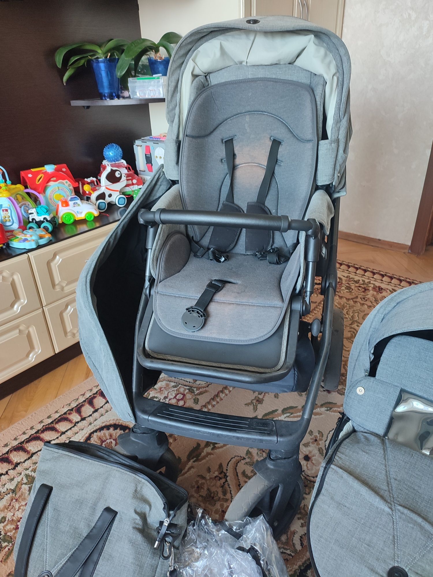 Універсальна коляска 2 в 1 Roan Bass Next (Titanium). ДВРЗ