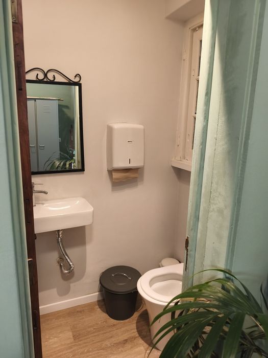 Trespasse Café com esplanada espaçosa e com muita luz, no coração de A