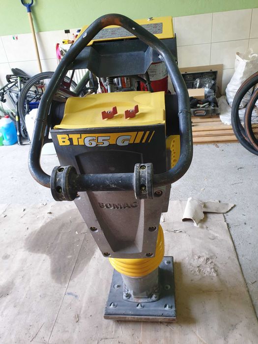 Вібронога. Газова трамбовка Bomag BT 65 G. Вібротрамбовка.
