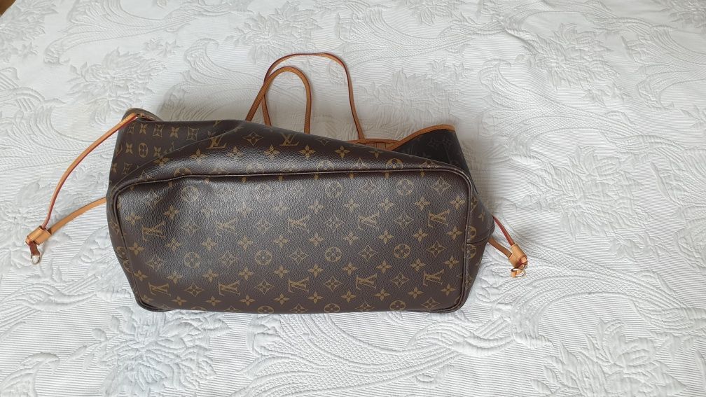 Louis Vuitton,na ramie