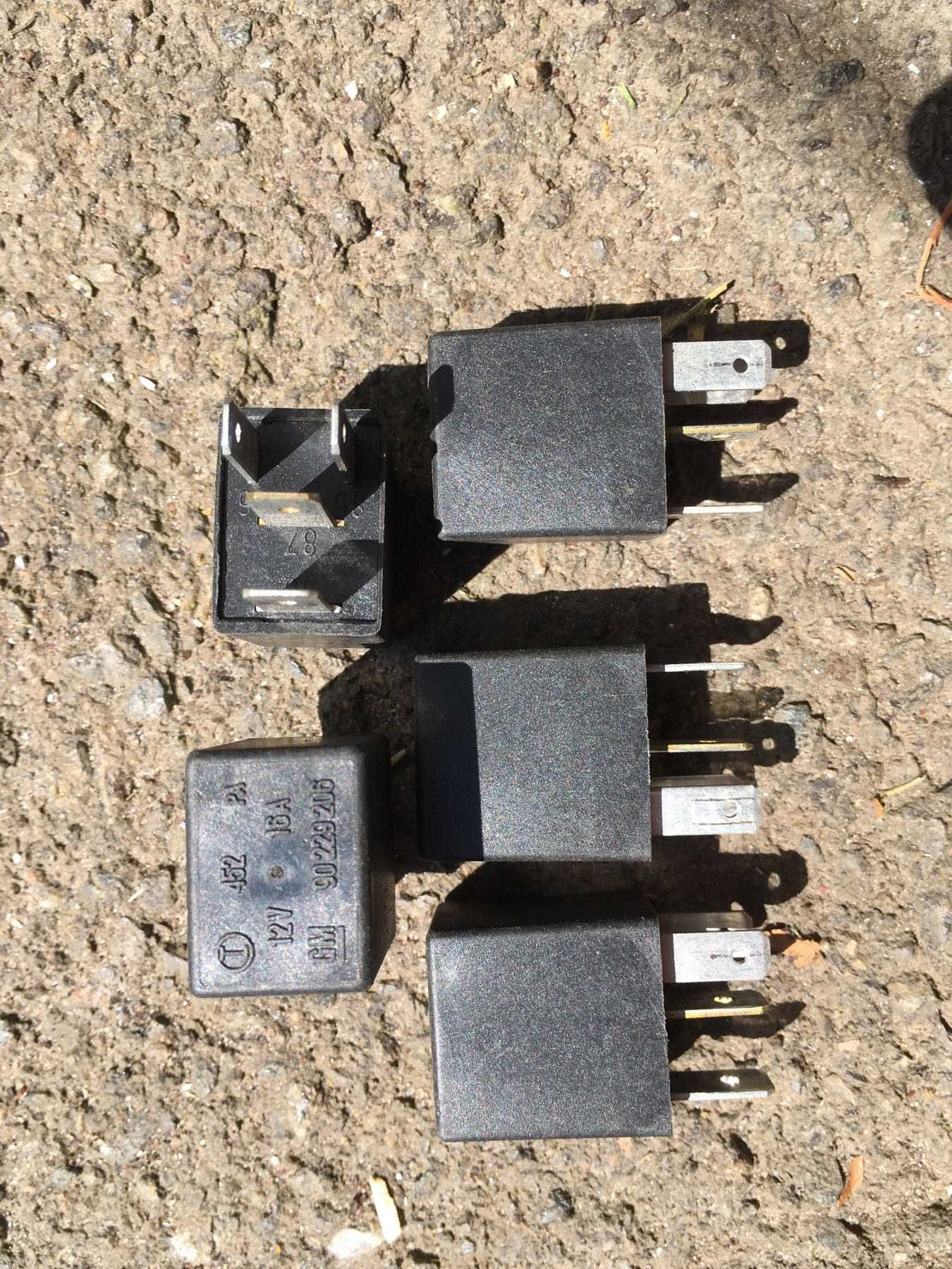 реле GM 90229206