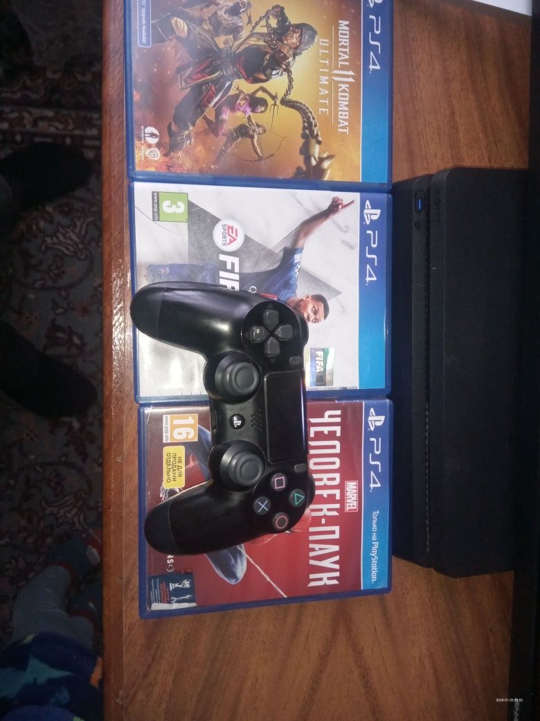 Playstation 4 slim