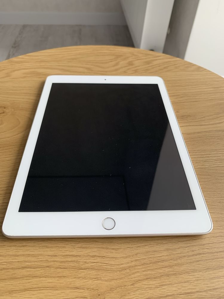 iPad ( 6-th Generation) 32gb, Silver, 2018
