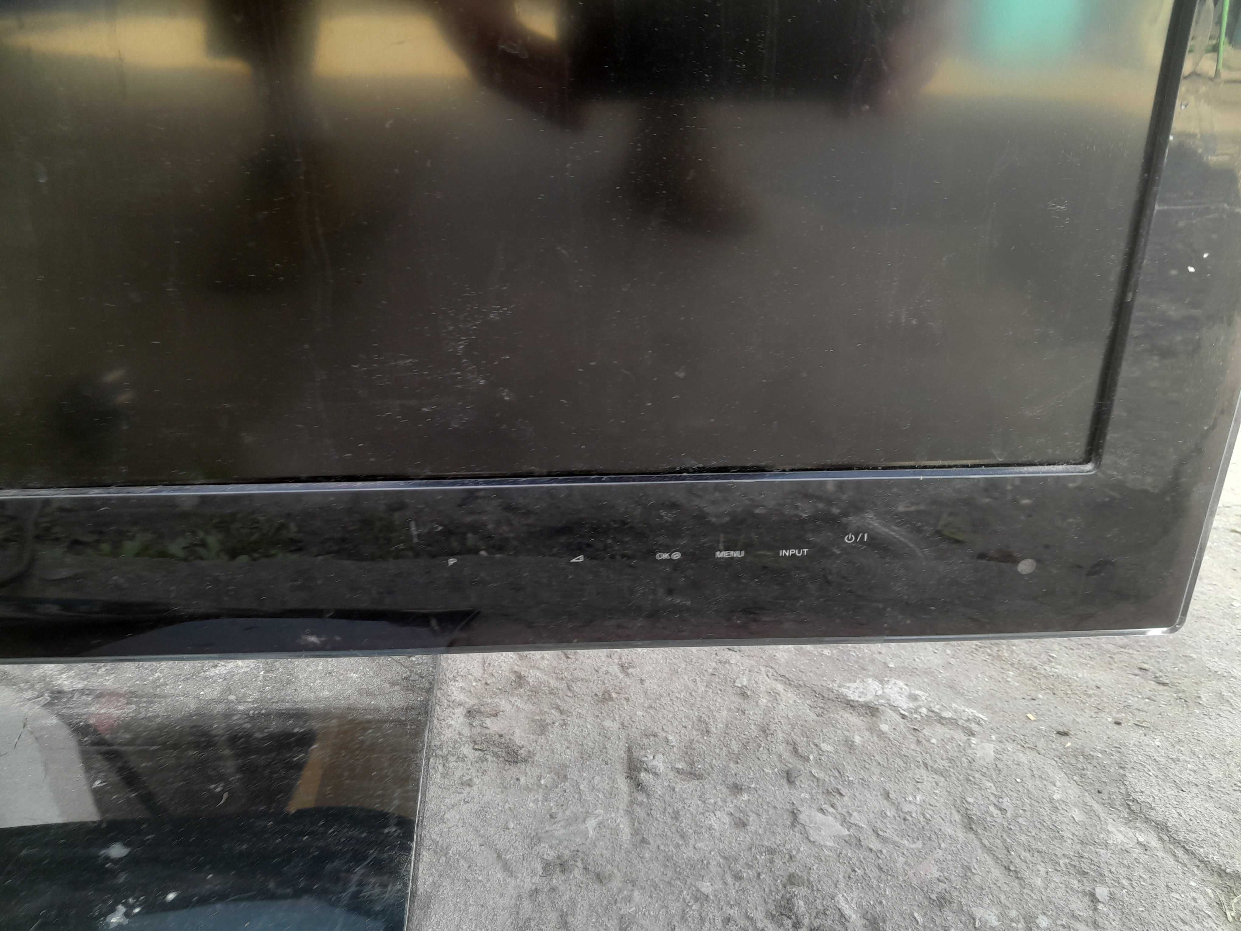 TV LG 42''Pracuje ale nie działają gniazda.