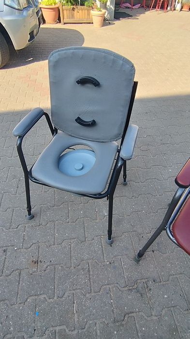 Krzesło toaletowe. Przenośna WC