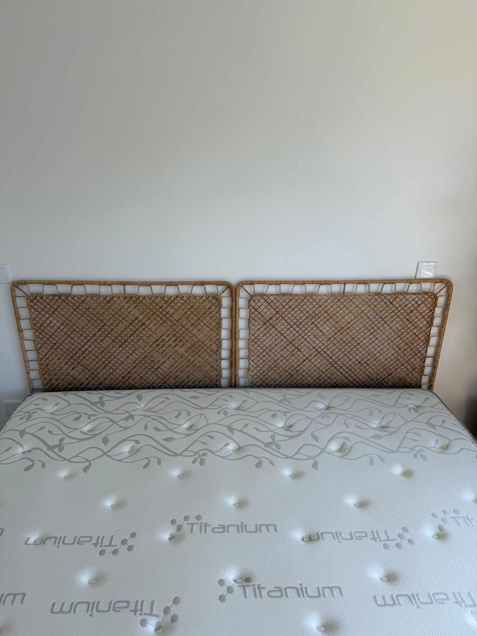 Cama King Size 2x2m + Colchão de molas ensacadas + 2 Cabeceiras IKEA