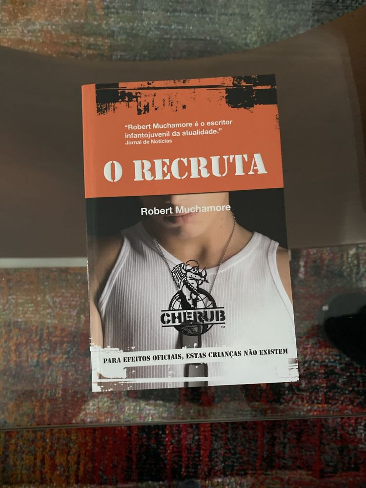 Livro O Recruta Robert Muchamore