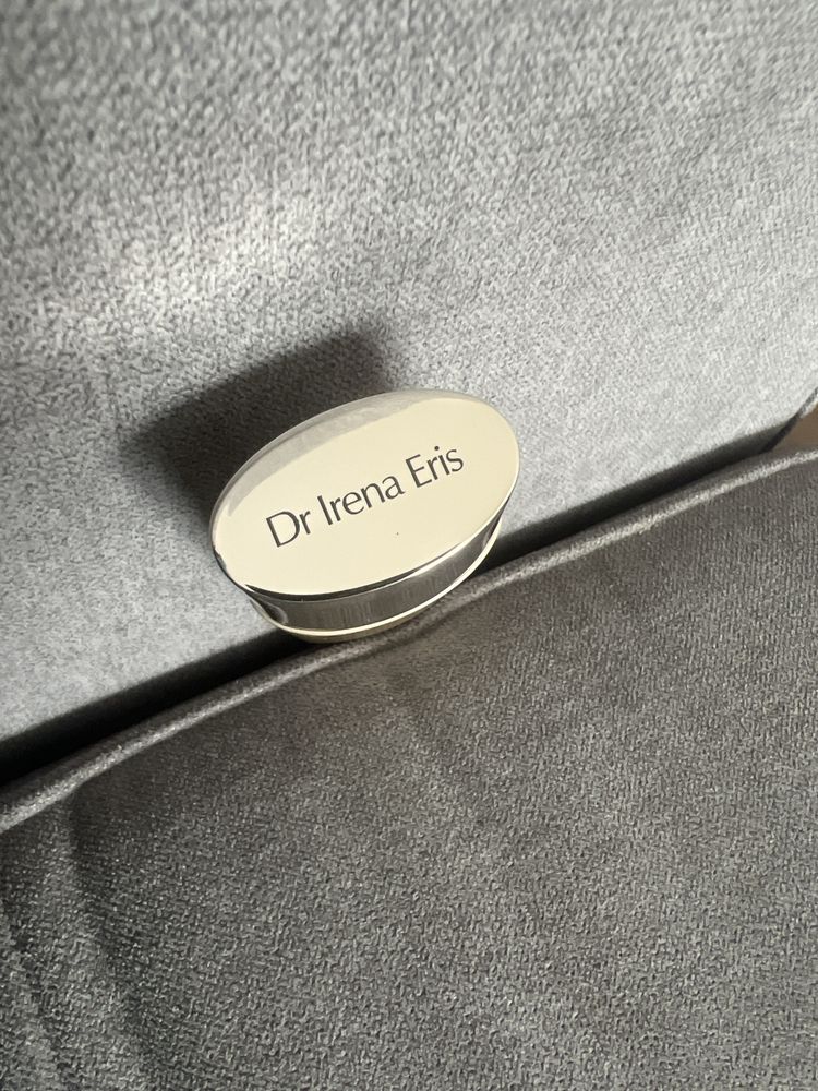 Podkład Dr Irena Eris Mattifying Liquid Powder 60 beige