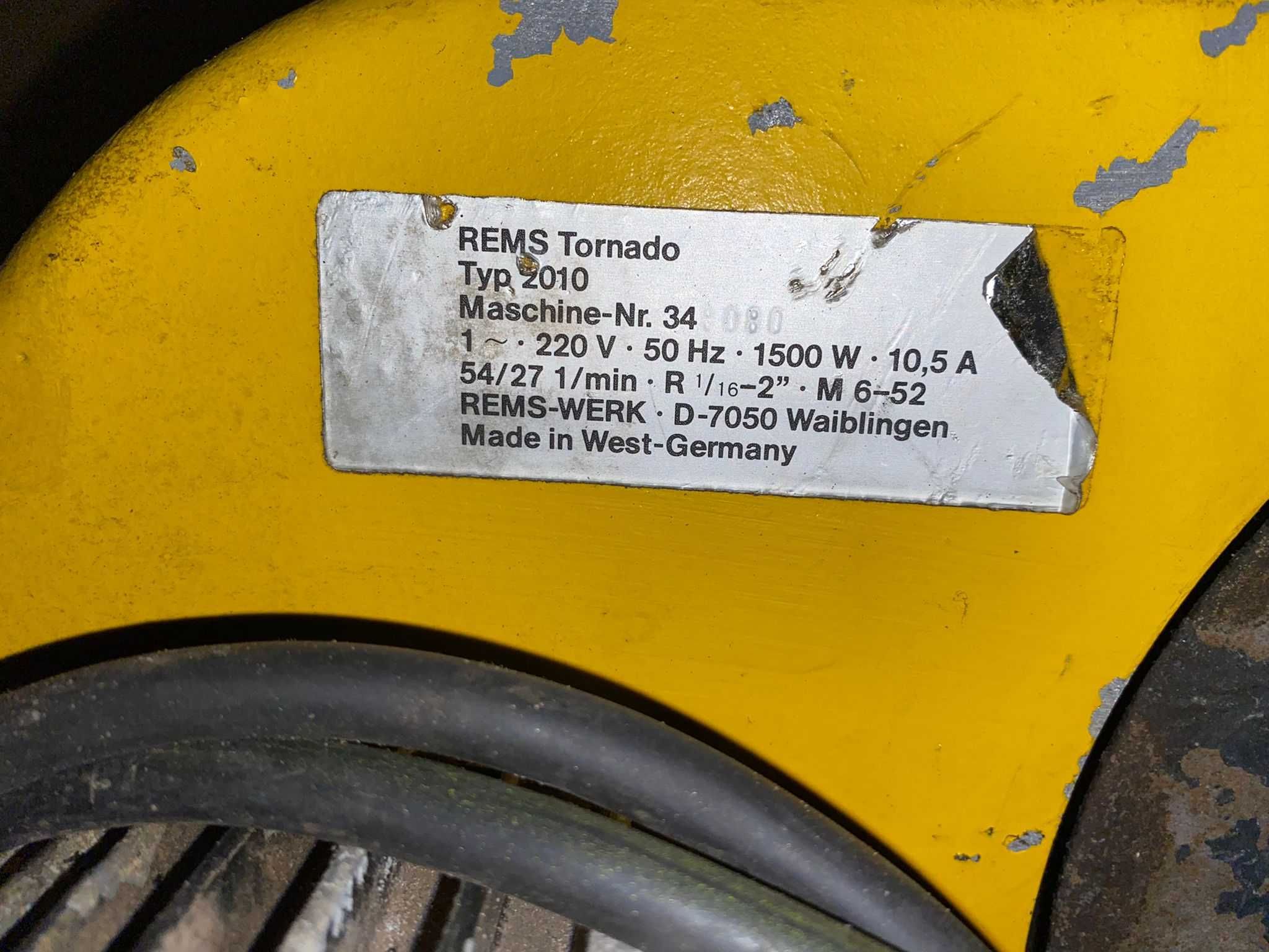 Máquina de corte de rosca para rosca de tubos Rems Tornado Typ 2010