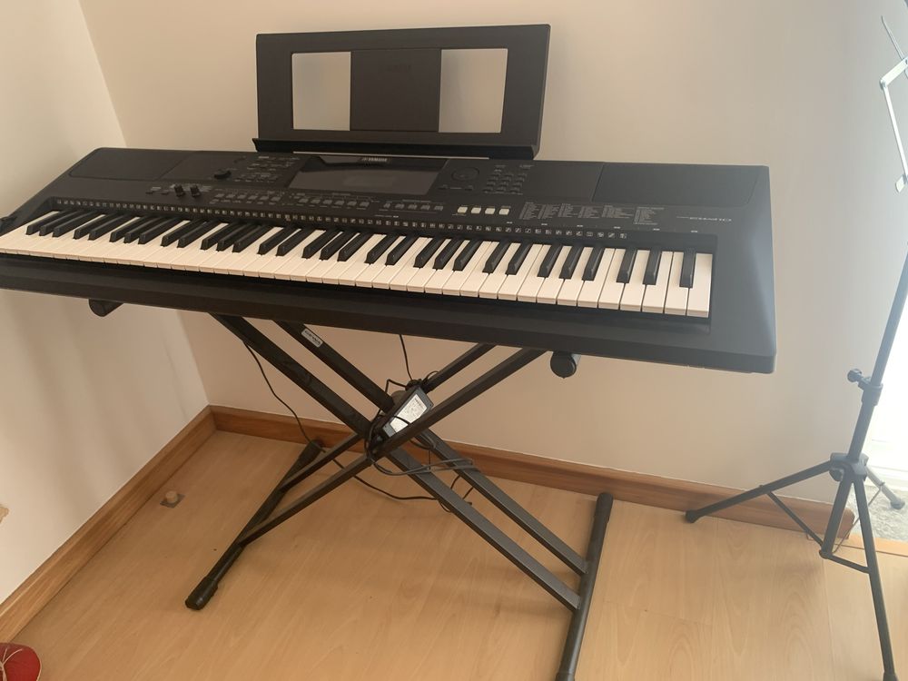 Teclado Yamaha PSR ew410 + suporte