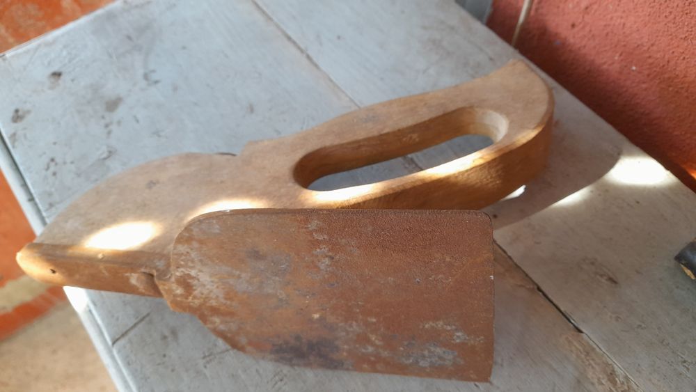 Ferramenta para desbastar tábuas ou madeiras