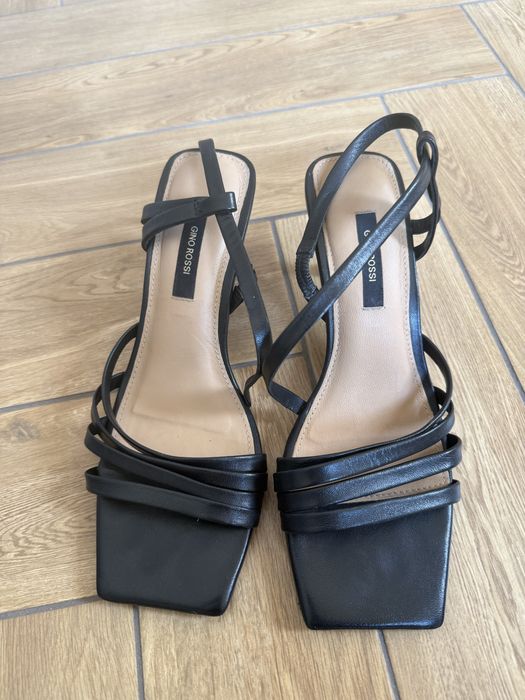 Босоніжки жіночі