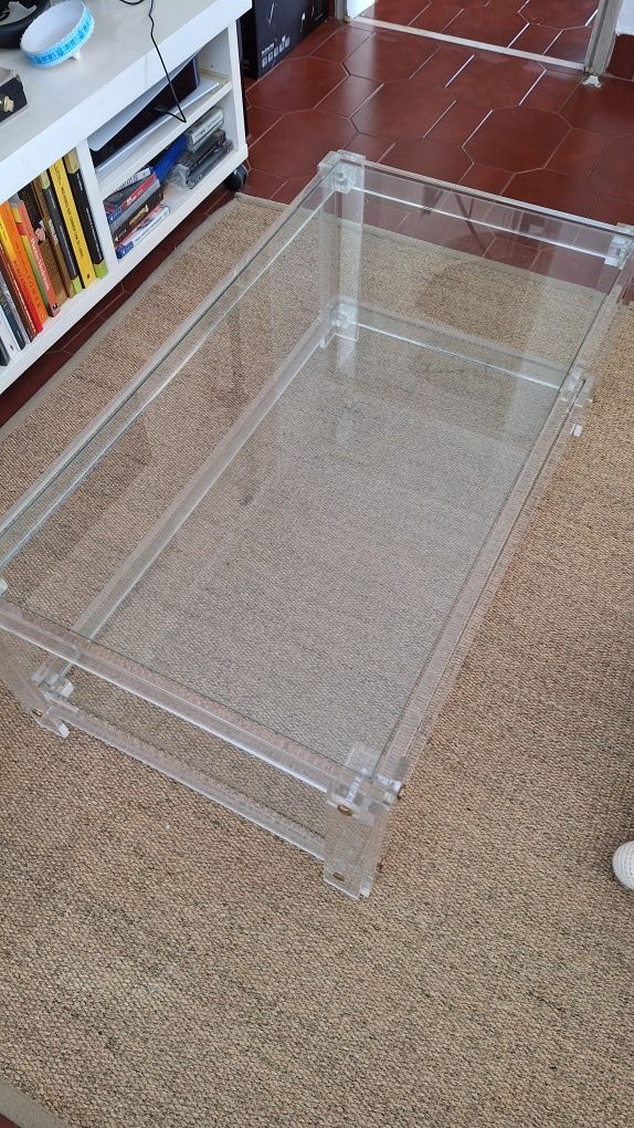 Mesa de Centro em acrílico com tampos em vidro