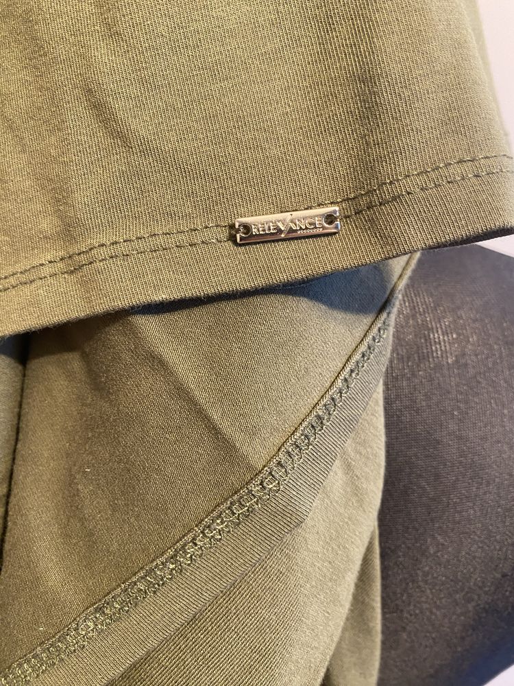 Sukienka khaki z baskinka