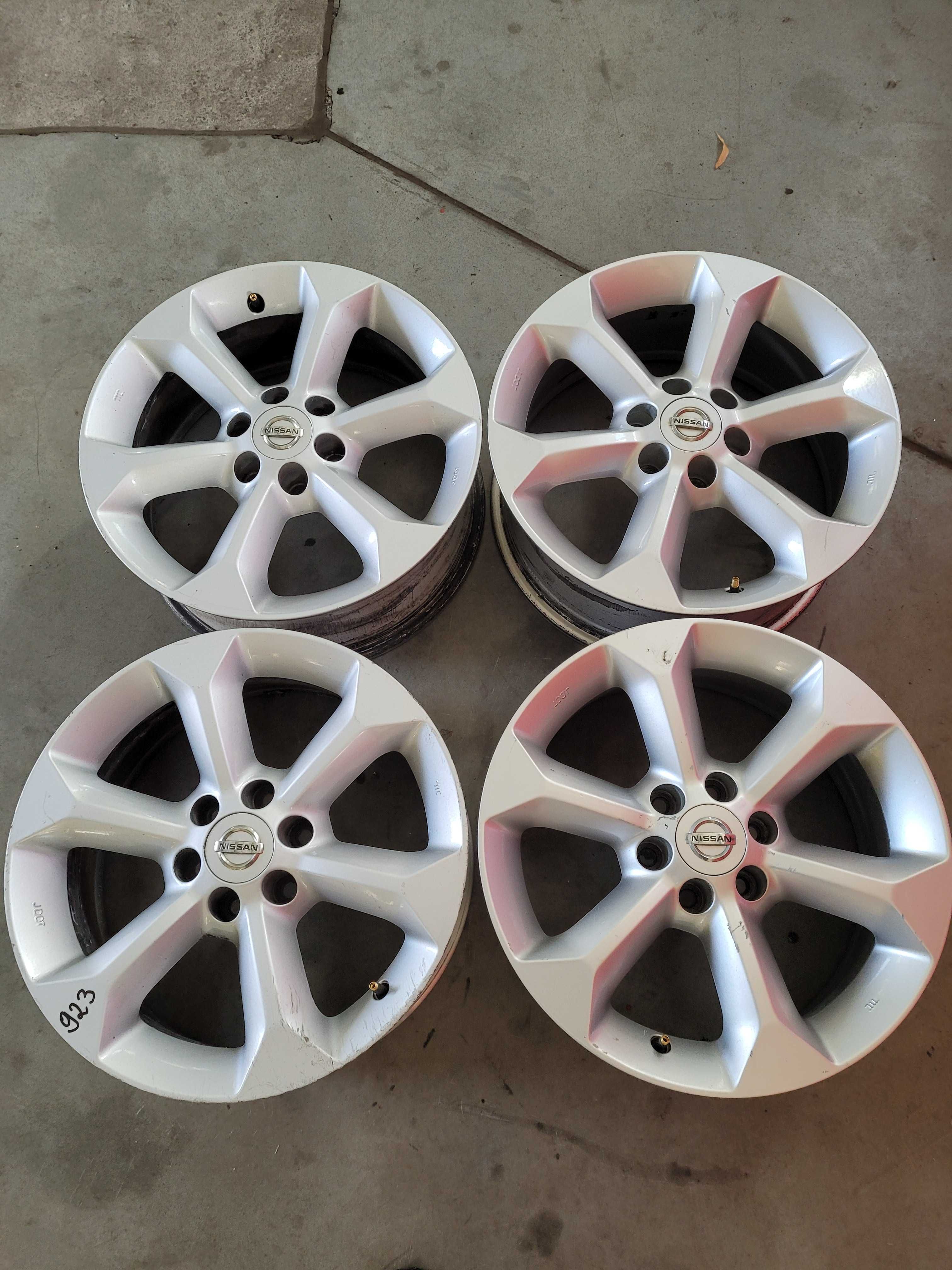 felgi  Nissan R 17 rozstaw 6x114,3