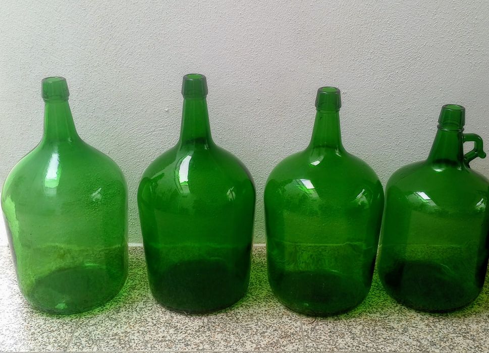 Garrafões vidro (5litros) diversas cores.